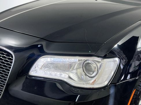 Used 2017 Chrysler 300 Limited image 11