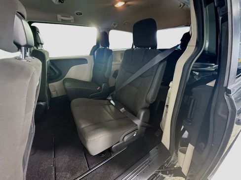 Used 2016 Dodge Grand Caravan SE w/ Quick Order Package 29E SE image 23