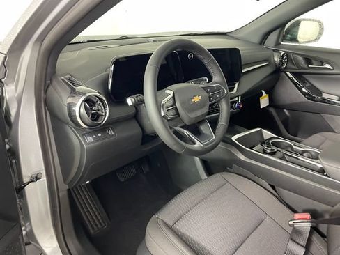 Used 2026 Chevrolet Equinox LT FWD image 3