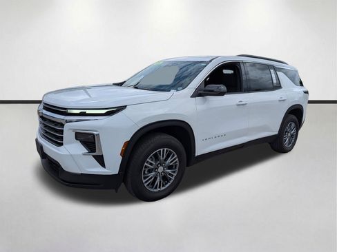 Used 2025 Chevrolet Traverse LT FWD image 8