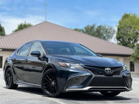 Used 2021 Toyota Camry XSE FWD image 3