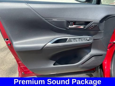 Used 2023 Toyota Venza XLE AWD/4WD image 10