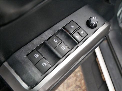 Used 2016 Toyota Tacoma SR5 image 13