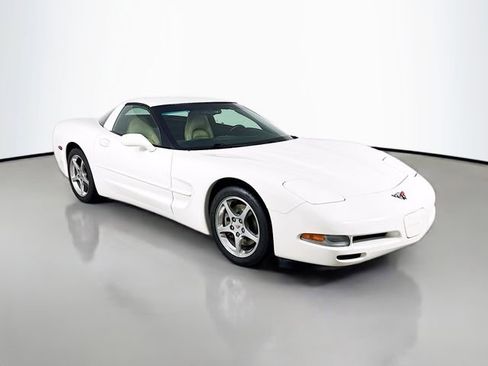Used 2001 Chevrolet Corvette Coupe w/ Preferred Equipment Group1 RWD image 3