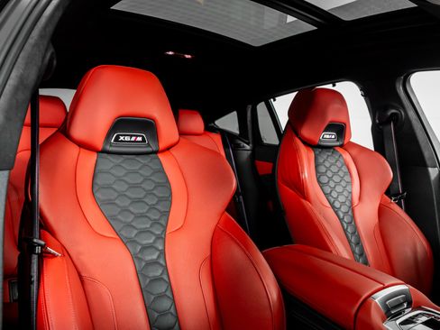 Used 2025 BMW X6 M Competition image 32