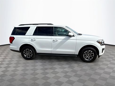 Used 2022 Ford Expedition XLT image 5