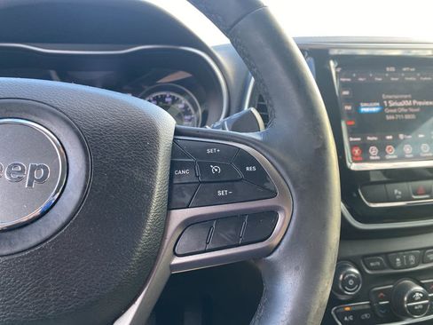 Used 2019 Jeep Cherokee Limited image 8