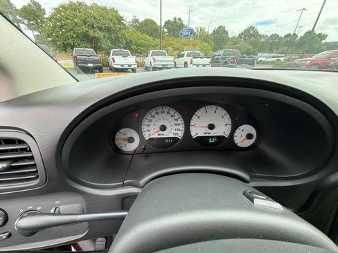 Used 2007 Dodge Grand Caravan SXT w/ Leather Interior Group FWD image 3