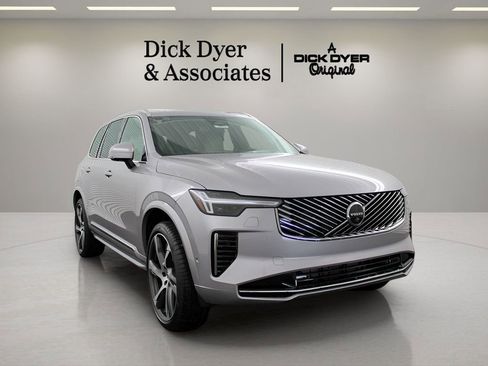 New 2026 Volvo XC90 B5 Plus w/ Protection Package Premier image 9