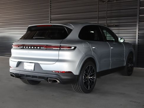 Certified 2024 Porsche Cayenne AWD/4WD image 10