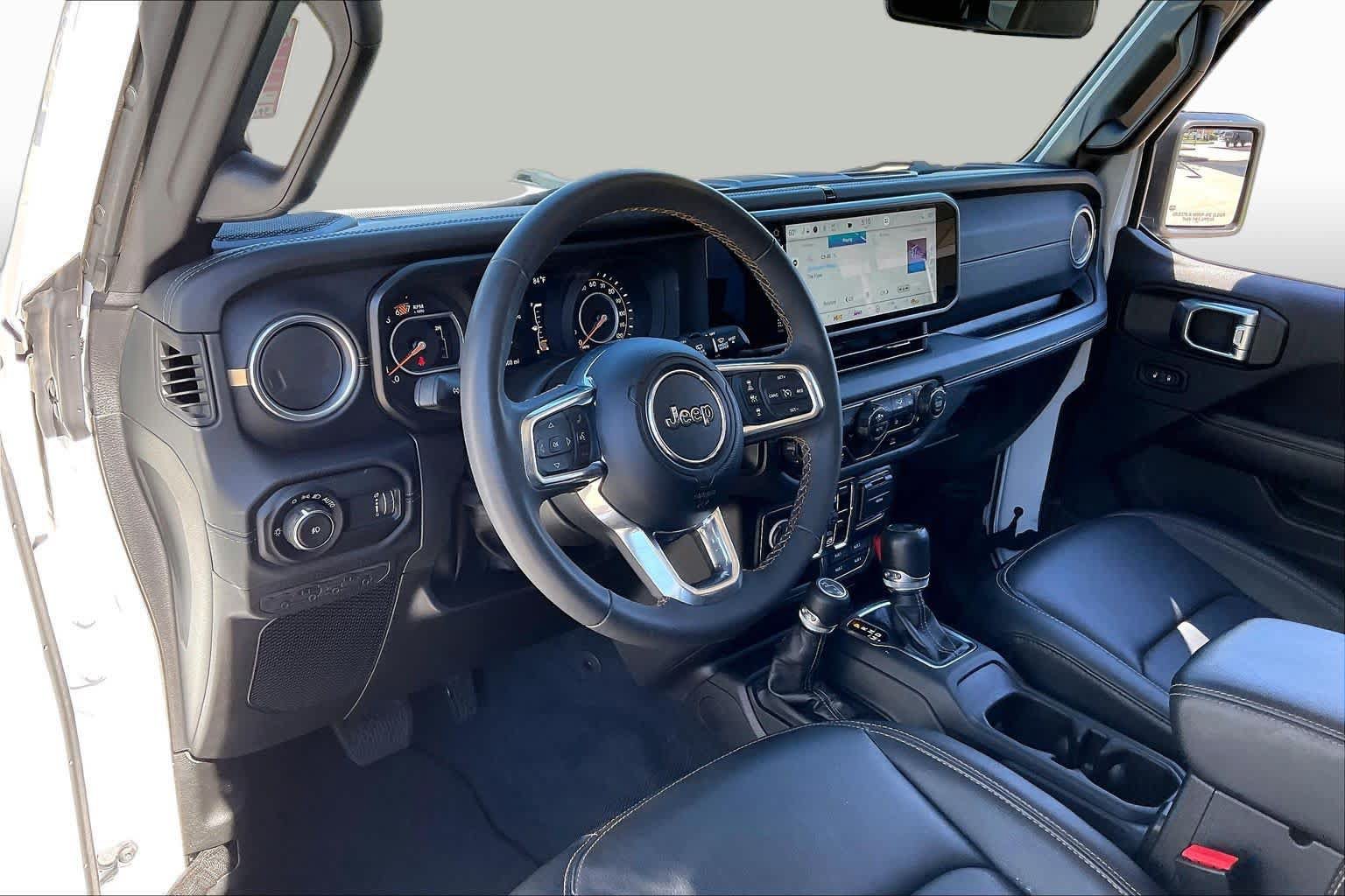 Used 2024 Jeep Wrangler Unlimited Sahara AWD/4WD image 17