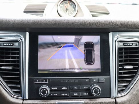 Used 2018 Porsche Macan image 26