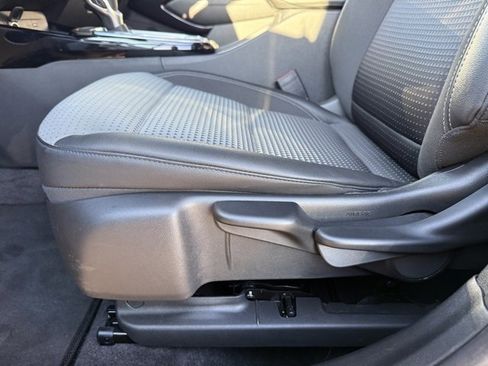 Used 2025 Chevrolet Trax LT image 13