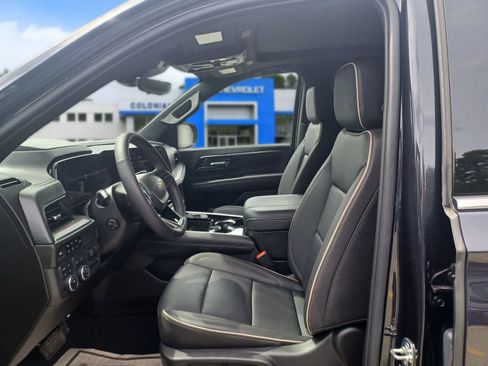 Used 2025 Chevrolet Suburban Premier AWD/4WD image 8