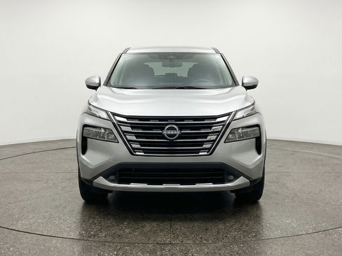 Used 2025 Nissan Rogue SV image 2