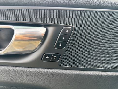 Certified 2022 Volvo XC60 B5 Momentum w/ Climate Package image 12