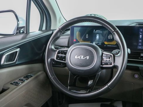 Used 2025 Kia Carnival FWD image 12