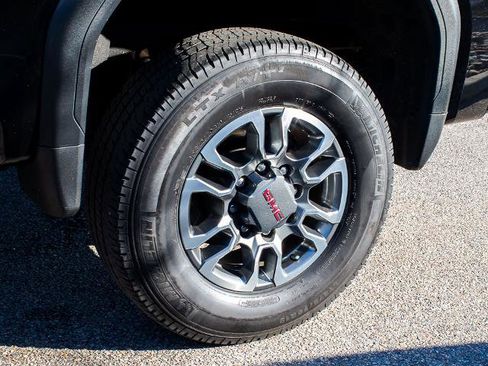 Used 2023 GMC Sierra 2500 AT4 w/ AT4 Preferred Package image 6