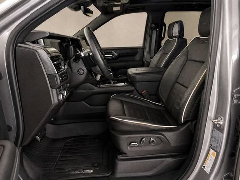 Used 2025 GMC Yukon AT4 Ultimate AWD/4WD image 14