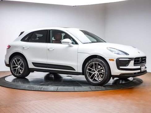 Used 2023 Porsche Macan image 15