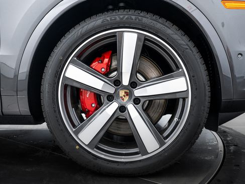 New 2026 Porsche Cayenne S image 11