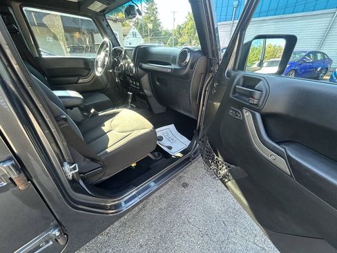 Used 2017 Jeep Wrangler Unlimited Sport w/ Quick Order Package 24S AWD/4WD image 9