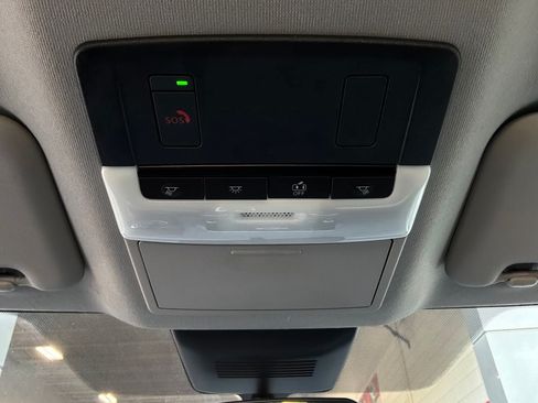 Used 2025 Nissan Sentra SV FWD image 16