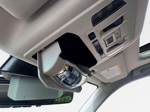Certified 2020 Toyota Highlander XLE AWD/4WD image 37