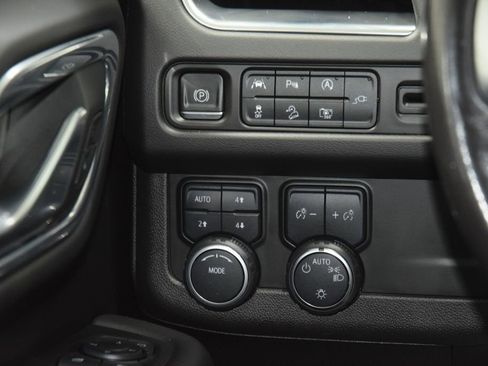 Used 2022 Chevrolet Tahoe Z71 w/ Luxury Package AWD/4WD image 35