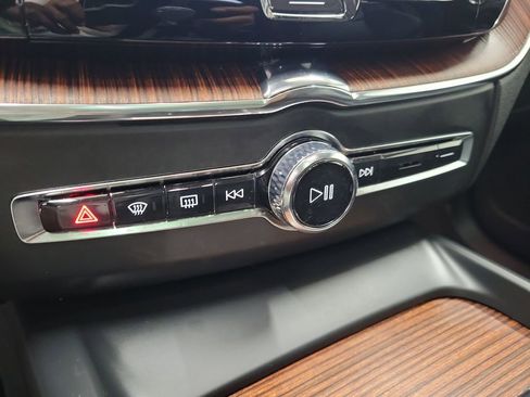 Used 2023 Volvo XC60 B5 Plus image 30