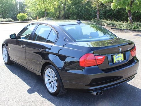 Used 2011 BMW 328i xDrive Sedan w/ Premium Pkg AWD/4WD image 3