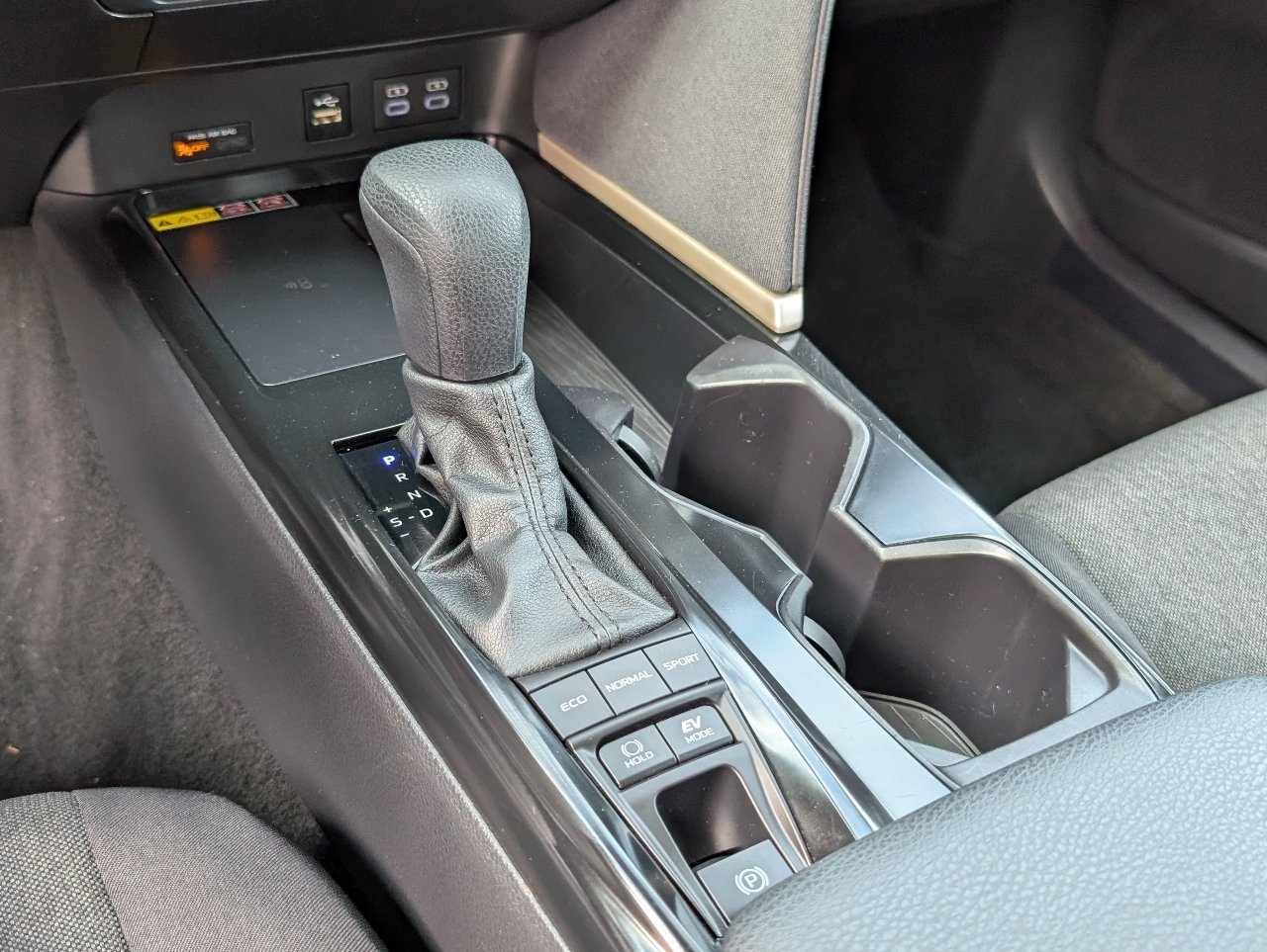 Used 2025 Toyota Camry LE FWD image 16