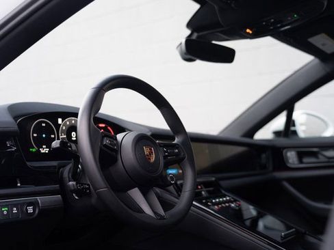 Certified 2025 Porsche Panamera 4 AWD/4WD image 4