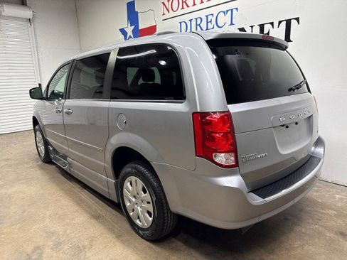 Used 2017 Dodge Grand Caravan SXT w/ Rear Park Assist Package FWD image 8