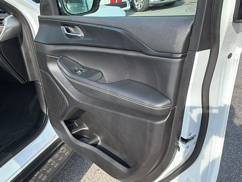 Used 2025 Jeep Grand Cherokee L Altitude AWD/4WD image 19