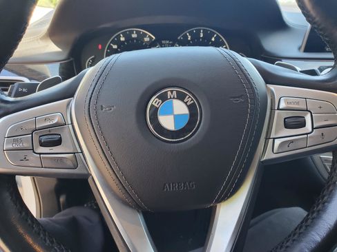 Used 2019 BMW 750i w/ Executive Package RWD image 19