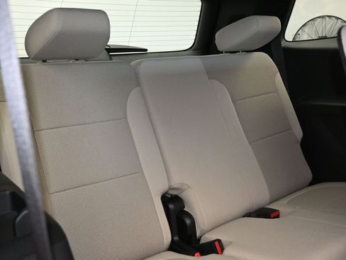 Used 2022 Chevrolet Traverse LS image 33