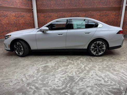 New 2026 BMW 530i xDrive image 2