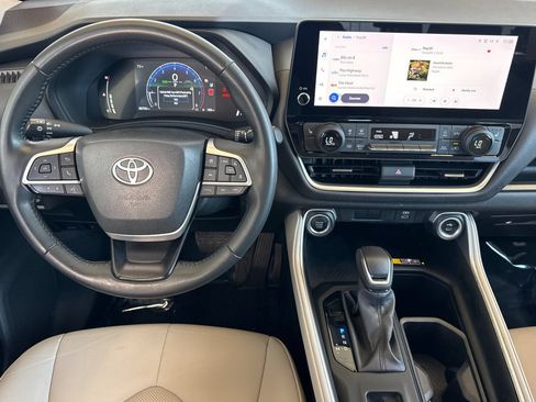 Certified 2024 Toyota Grand Highlander AWD image 18