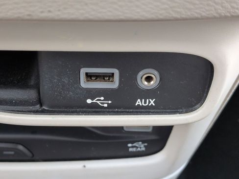 Used 2019 Chrysler Pacifica Touring-L Plus w/ Advanced Safetytec Group FWD image 23