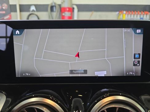 Used 2021 Mercedes-Benz GLB 250 image 26