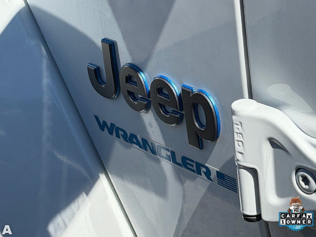 Used 2023 Jeep Wrangler Unlimited Sahara AWD/4WD image 9