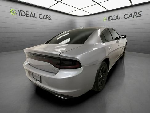 Used 2016 Dodge Charger SXT RWD image 5