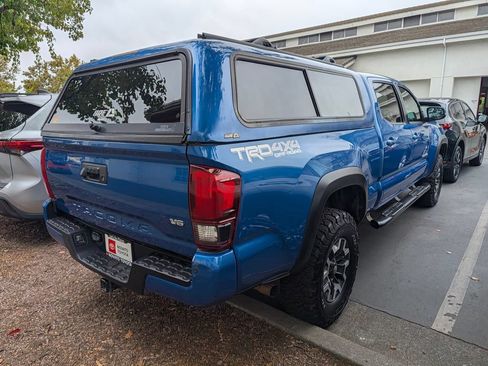 Used 2018 Toyota Tacoma TRD Off-Road w/ TRD Premium Off Road Package AWD/4WD image 2
