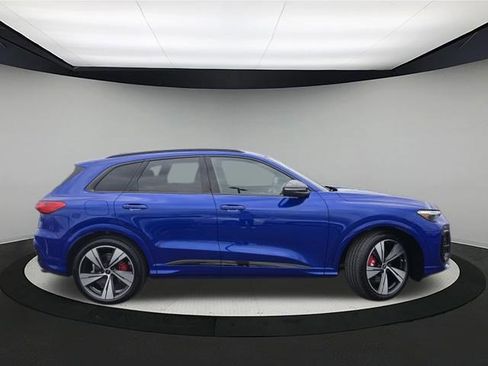 Certified 2025 Audi SQ5 Prestige w/ Prestige Package image 8