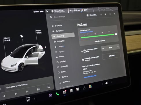 Used 2022 Tesla Model 3 image 56