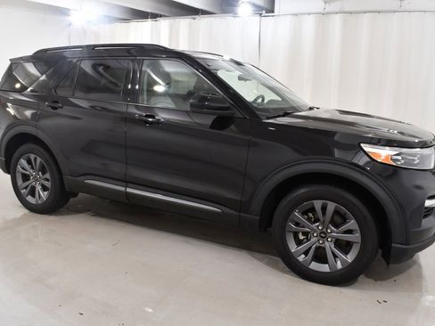 Used 2022 Ford Explorer XLT w/ Equipment Group 202A AWD/4WD image 5