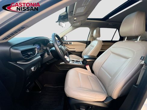 Used 2022 Ford Explorer XLT w/ Equipment Group 202A image 27