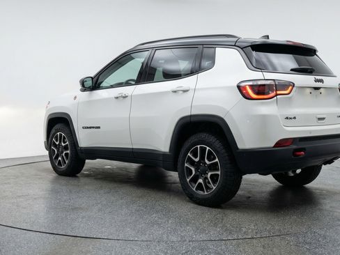Used 2025 Jeep Compass Trailhawk AWD/4WD image 6