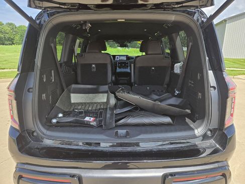 Used 2025 Nissan Armada SL w/ Captain's Chari Seat Package AWD/4WD image 9